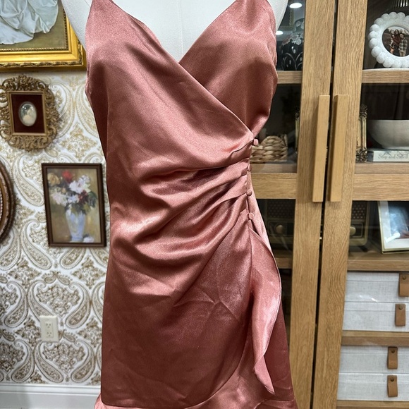 Dress Forum Elegant Satin Rose Gold Pink Dress size Small - Picture 3 of 8